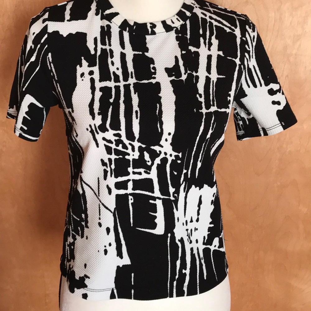 Abstract print top